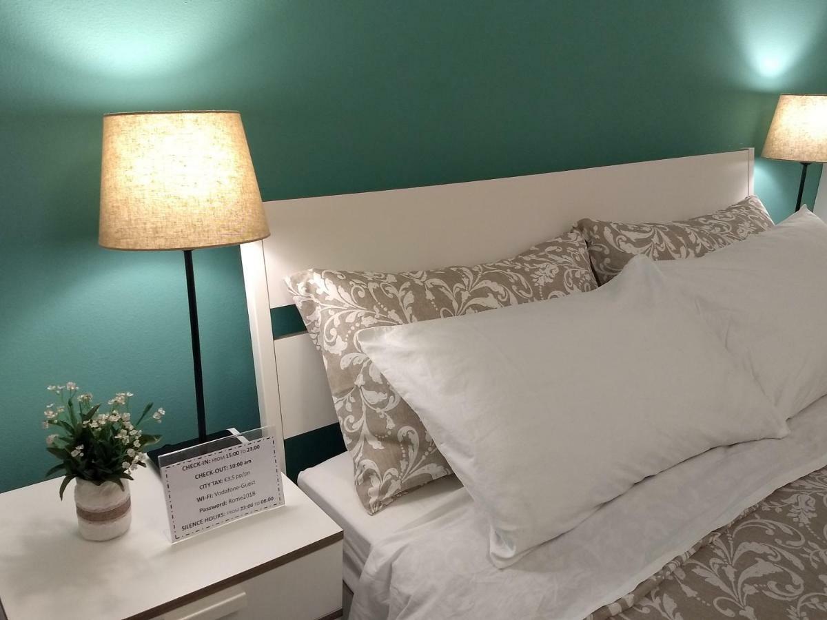 Amoraroma, Economy With Shared Bathrooms 3* Rom